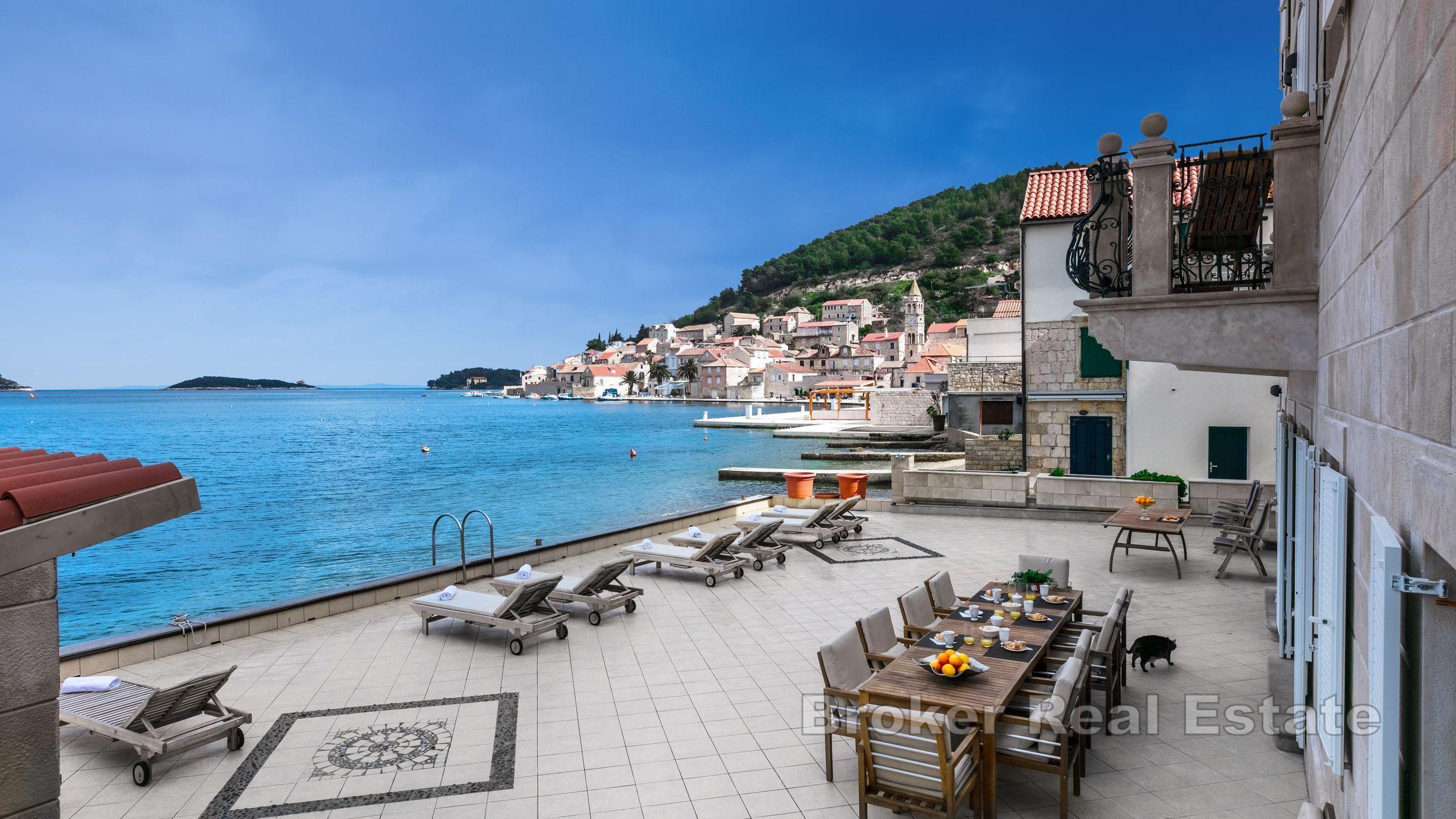 остров Вис - каменная вилла, у моря