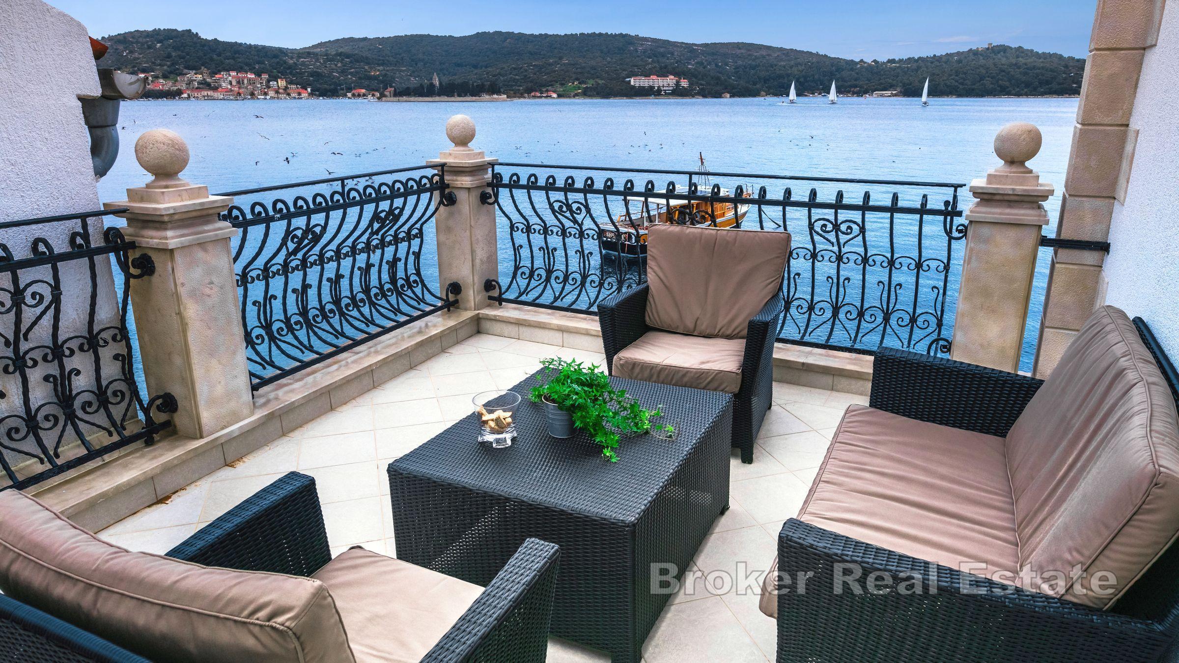 остров Вис - каменная вилла, у моря