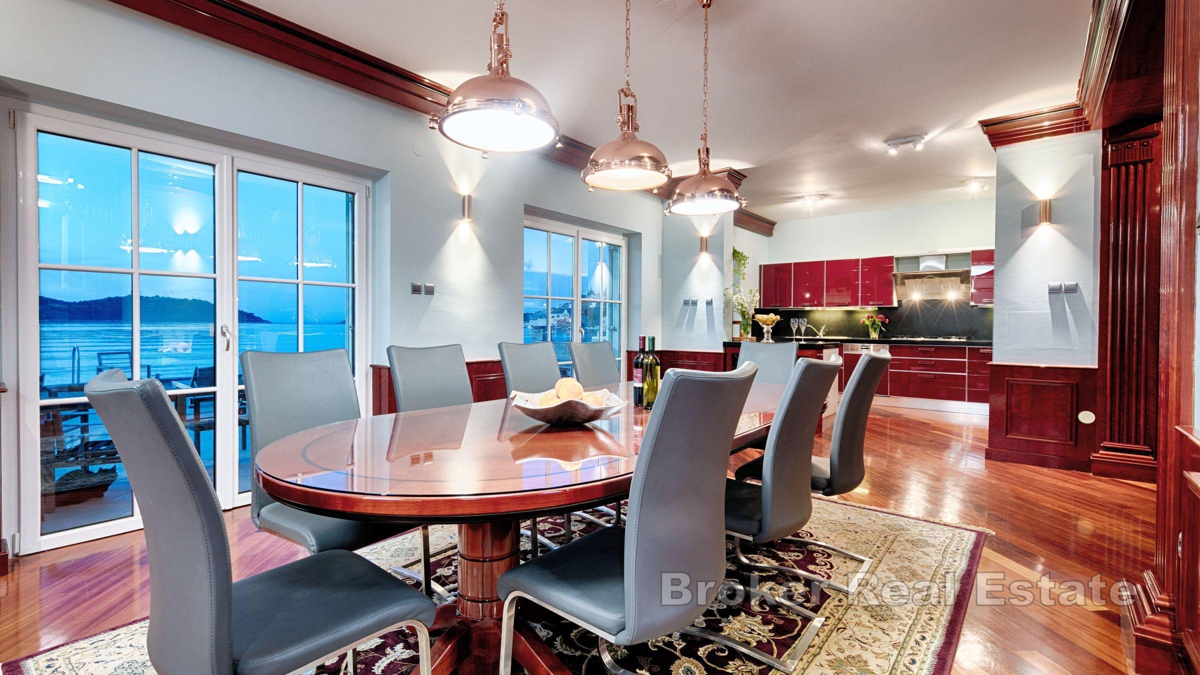 остров Вис - каменная вилла, у моря