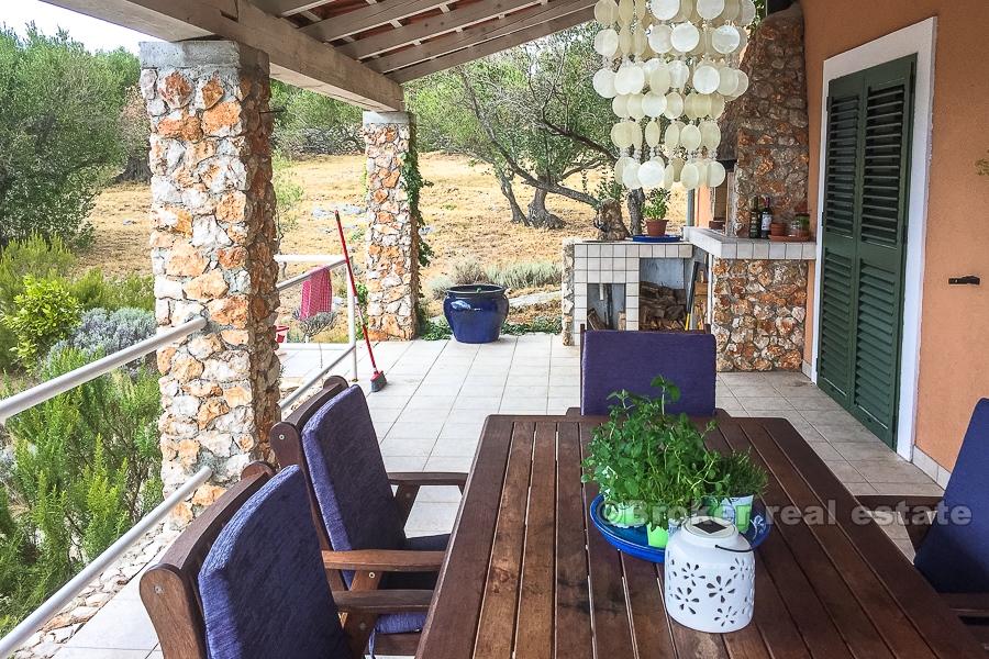 Kornati, maison sur la mer, sur un petit îlot