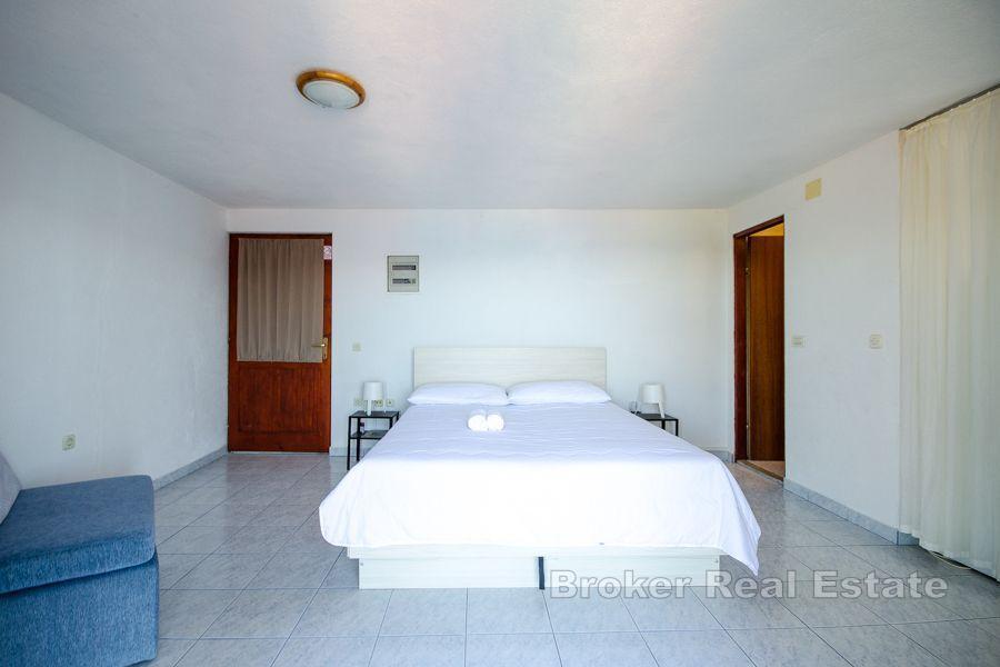 Omiš - Apartmanska kuća s otvorenim pogledom na more