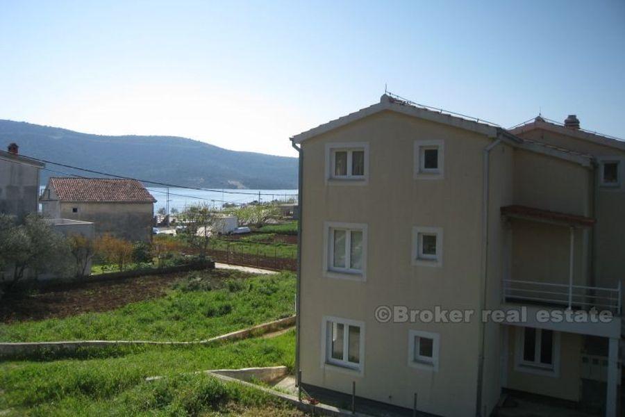 V blízkosti Marina. Dom na 3 podlažiach