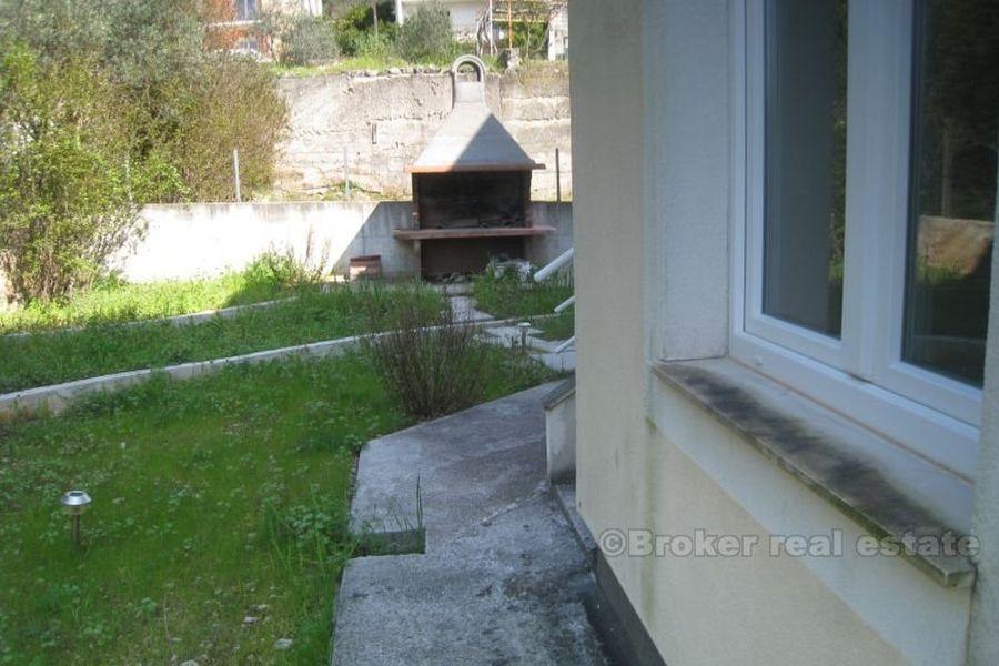 V blízkosti Marina. Dom na 3 podlažiach
