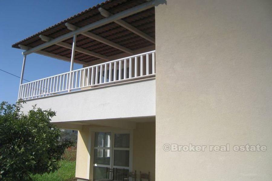 À proximité de Marina. Maison sur 3 étages