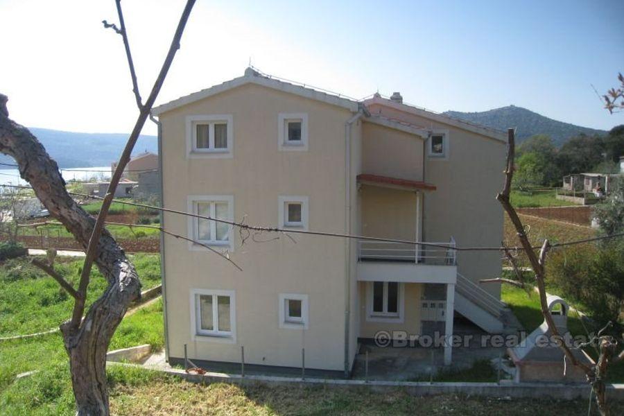 À proximité de Marina. Maison sur 3 étages