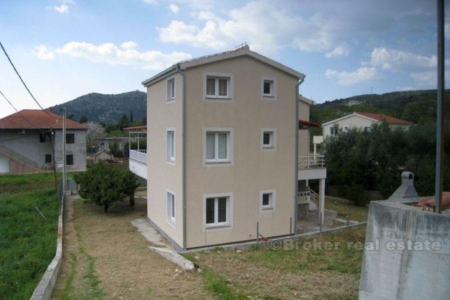 Nær Marina. Hus på tre etasjer