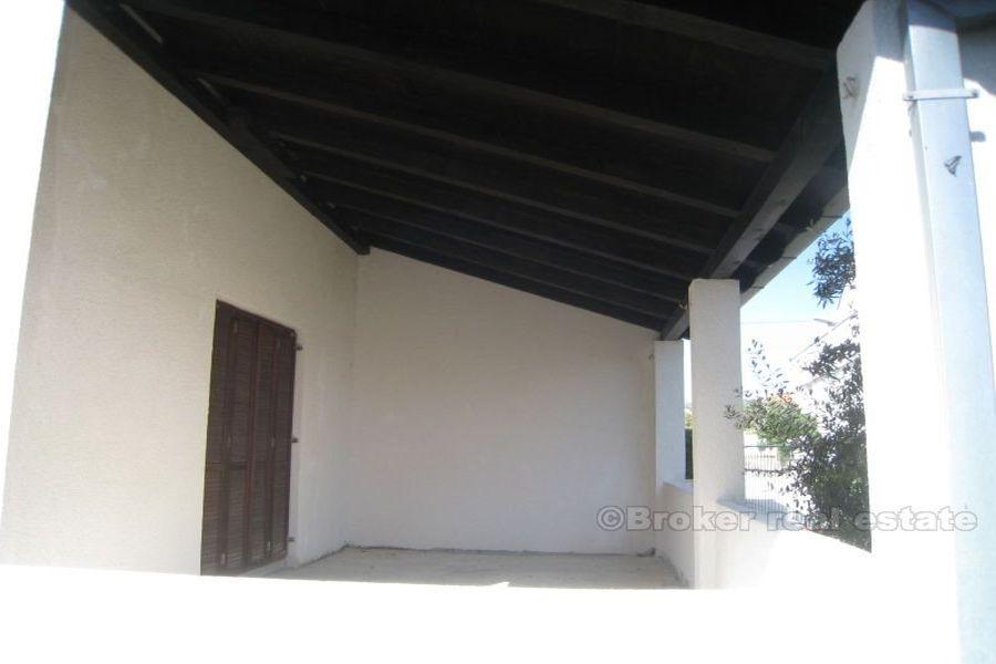 vicino a Rogoznica. casa