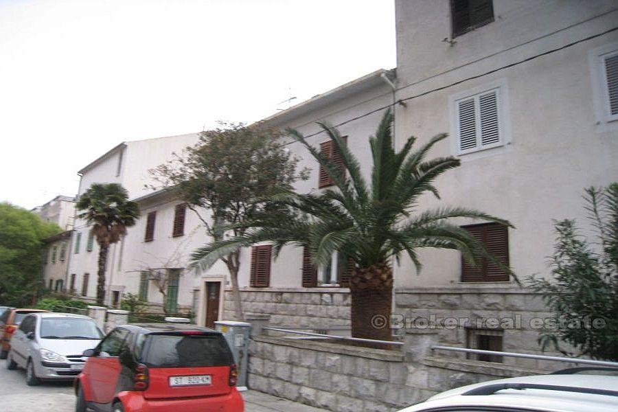 la ville de Split. Appartement avec 3 chambres à coucher