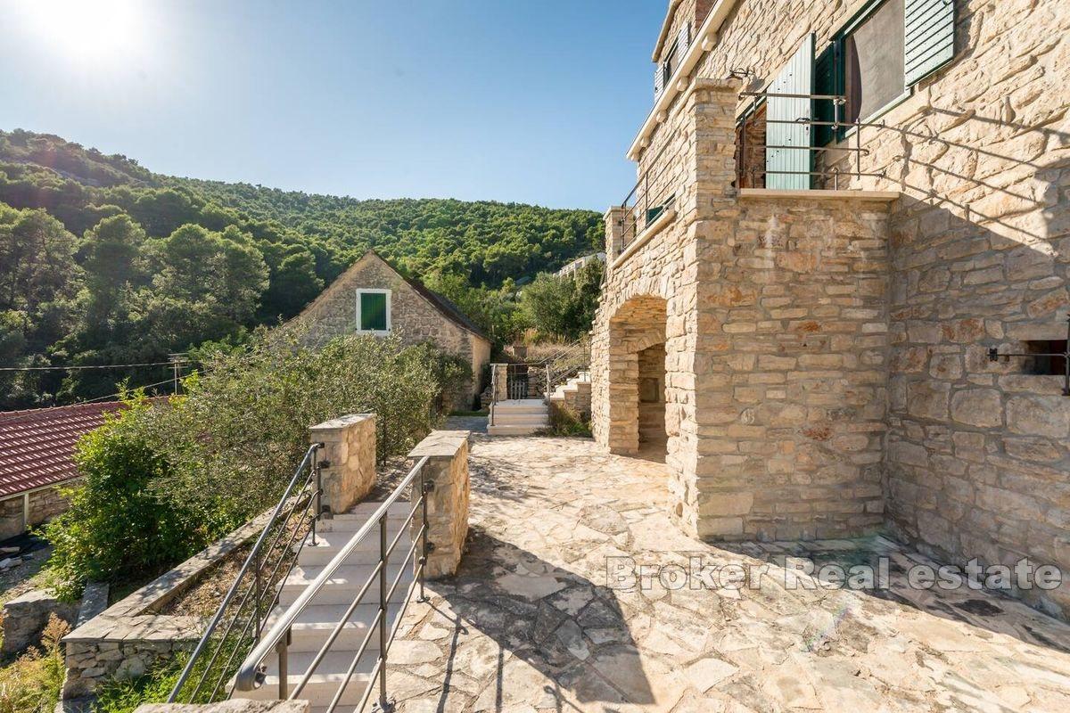 Stenhus i tre våningar