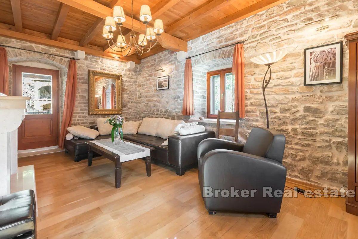 Stenhus i tre våningar