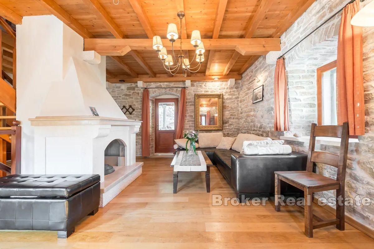 Stenhus i tre våningar