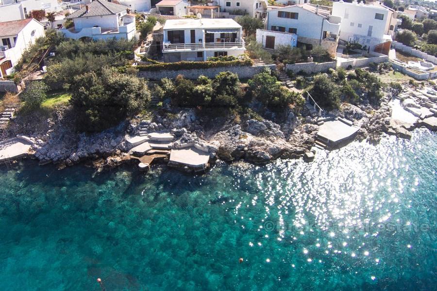 Rogoznica. Wolnostojący dom pierwszym rzędzie do morza