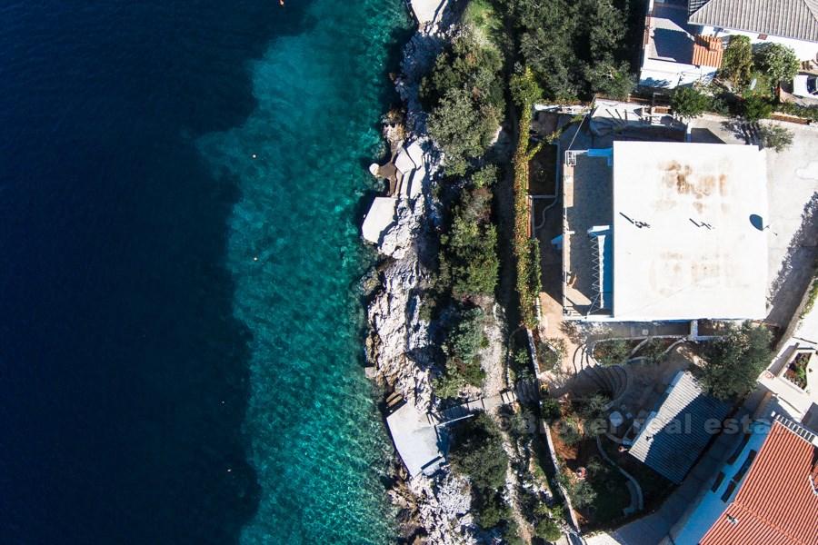 Rogoznica. Wolnostojący dom pierwszym rzędzie do morza