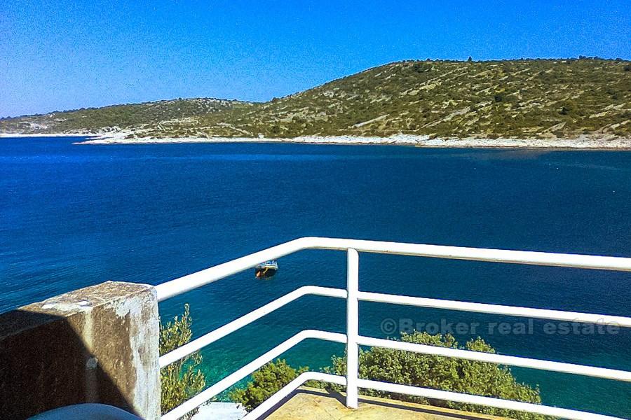 Rogoznica. Wolnostojący dom pierwszym rzędzie do morza