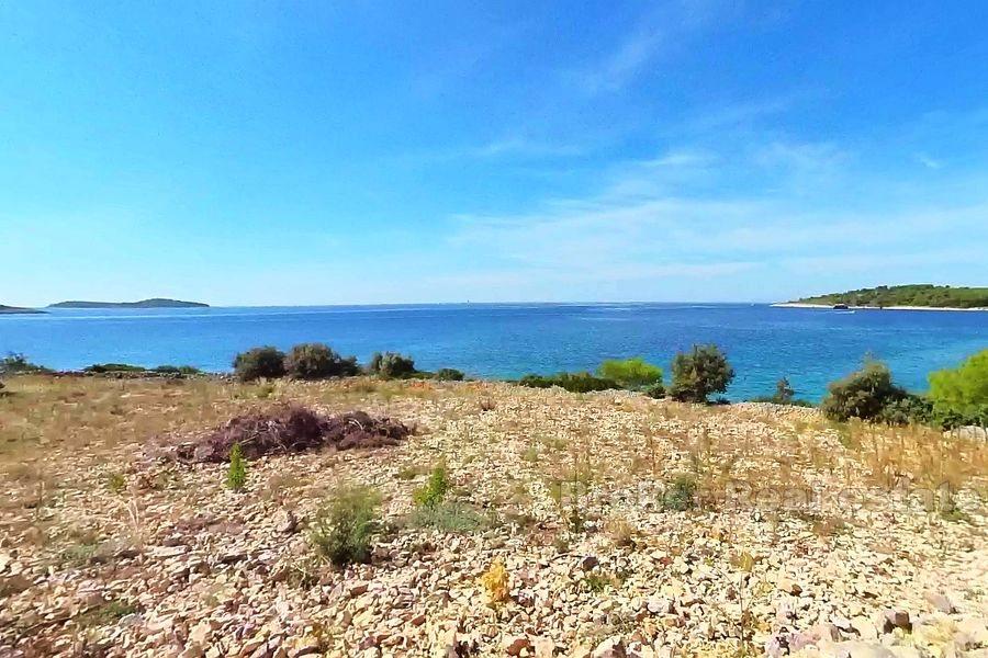 Nära Rogoznica, byggnad tomt 100m från havet