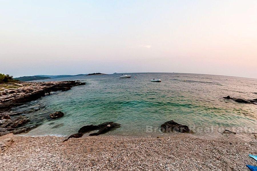 Рядом Рогозница, строительный участок в 100 м от моря