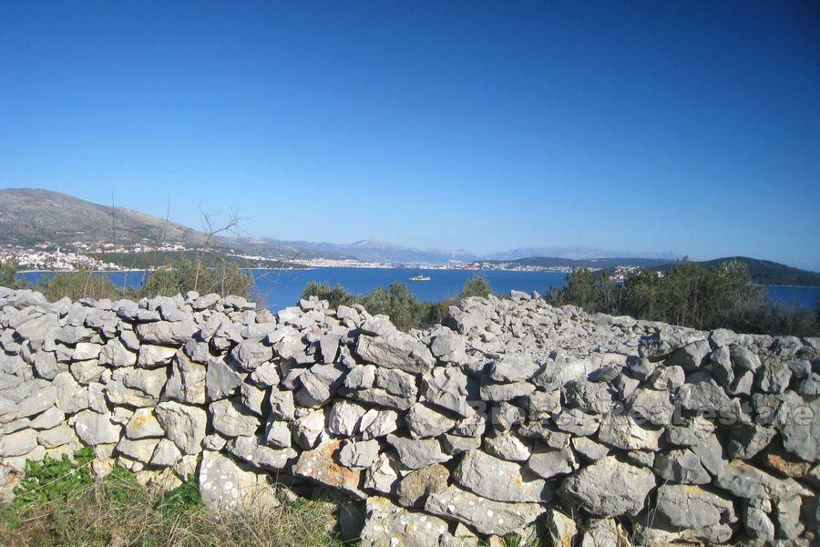 Près de Marina, maison en pierre - ruine