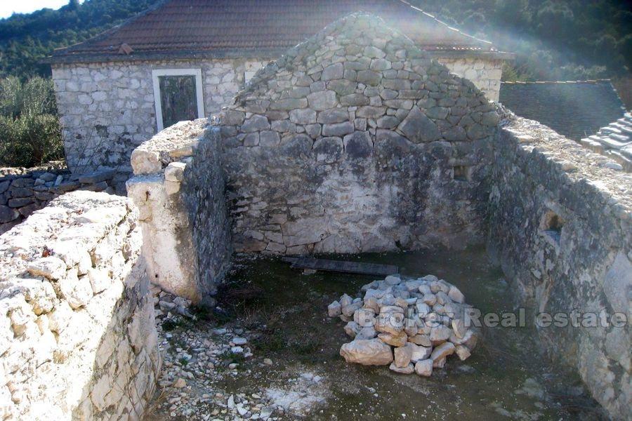 Près de Marina, maison en pierre - ruine