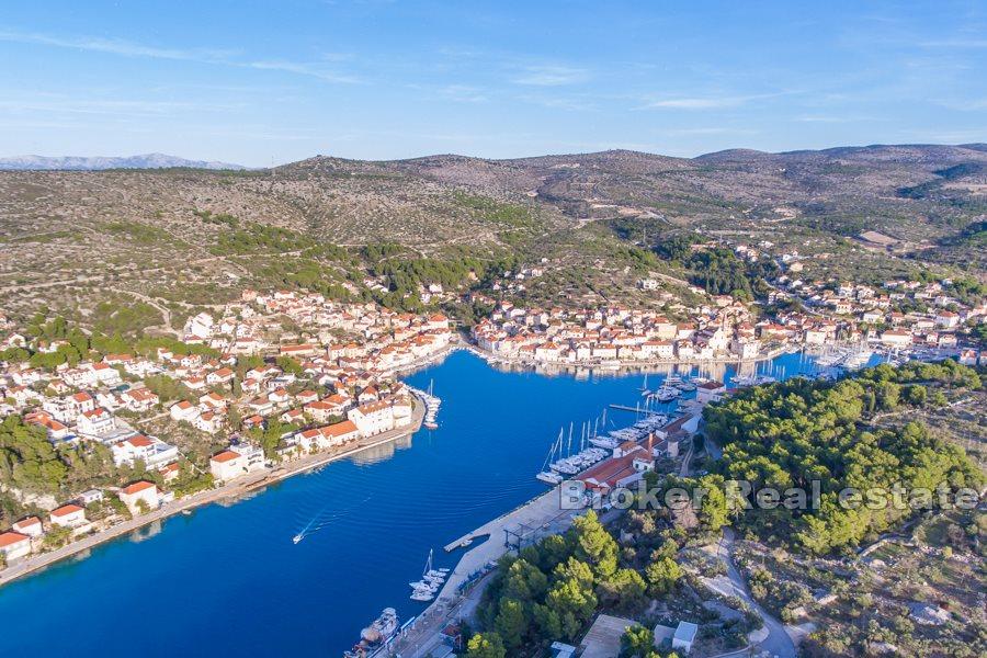 Otok Brač - Građevinsko zemljište u centru Milne