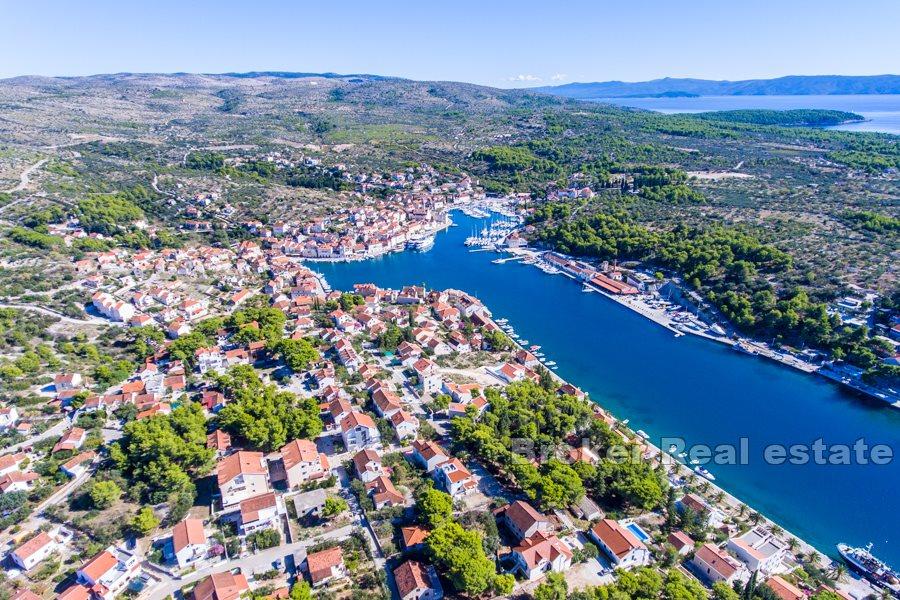 Otok Brač - Građevinsko zemljište u centru Milne