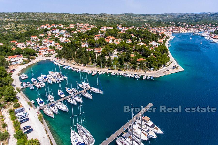 Otok Brač - Građevinsko zemljište u centru Milne