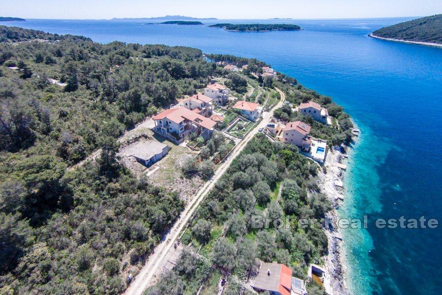 Wyspa Korcula - Ląd w drugim rzędzie do morza, z otwartym widokiem