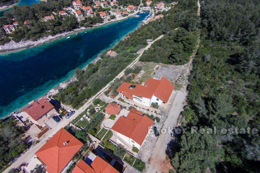 Wyspa Korcula - Ląd w drugim rzędzie do morza, z otwartym widokiem