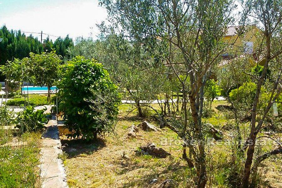 Wyspa Iz - Dom z basenem i dużym ogrodem