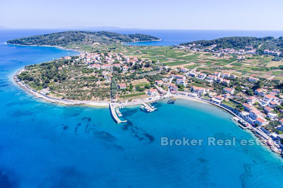 Ostrov Korčula - rozostavaná vila, prvý rad k moru