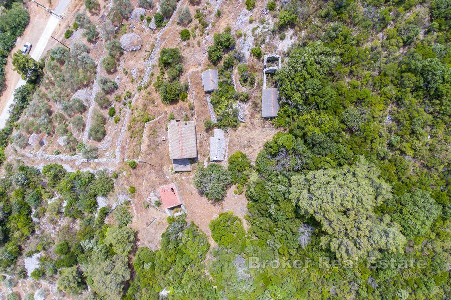 Øya Vis - Eiendom med gamle steinhus