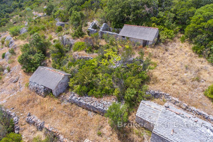 Øya Vis - Eiendom med gamle steinhus