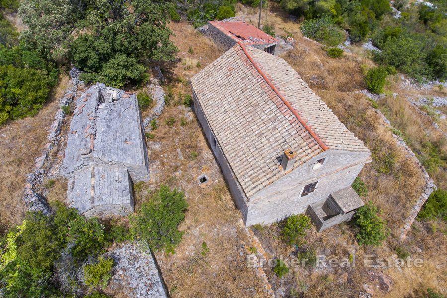 Wyspa Vis - Nieruchomość ze starymi kamiennymi domami