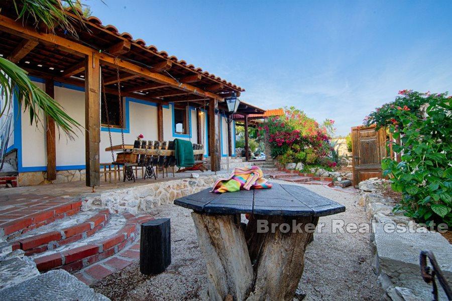 Isola di Vis - Casa con ampio giardino mediterraneo