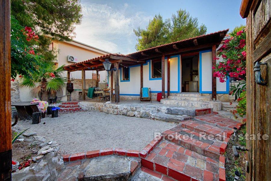 Otok Vis - Kuća s prostranim mediteranskim vrtom