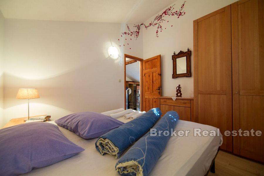 Otok Vis - Kuća s prostranim mediteranskim vrtom