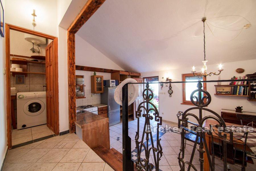 Otok Vis - Kuća s prostranim mediteranskim vrtom