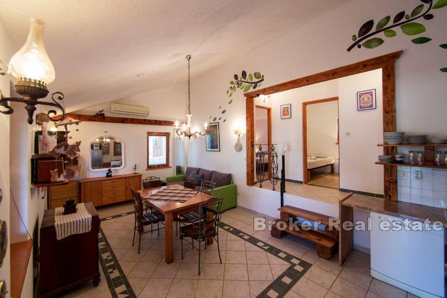 Otok Vis - Kuća s prostranim mediteranskim vrtom