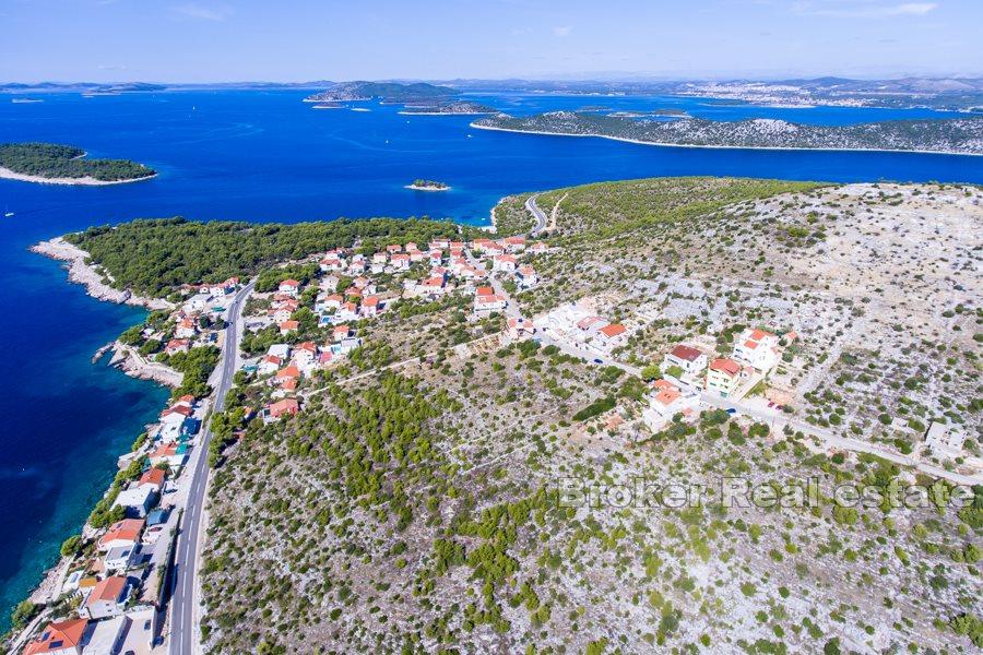 Рядом с Примоштеном - Земля с видом на море
