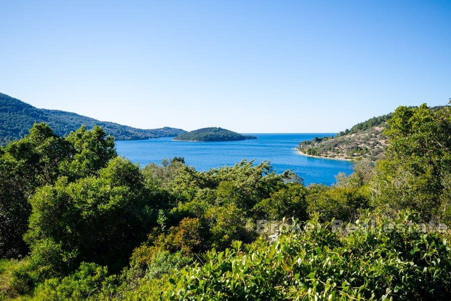 Ön Korcula - Byggnadsmark med havsutsikt