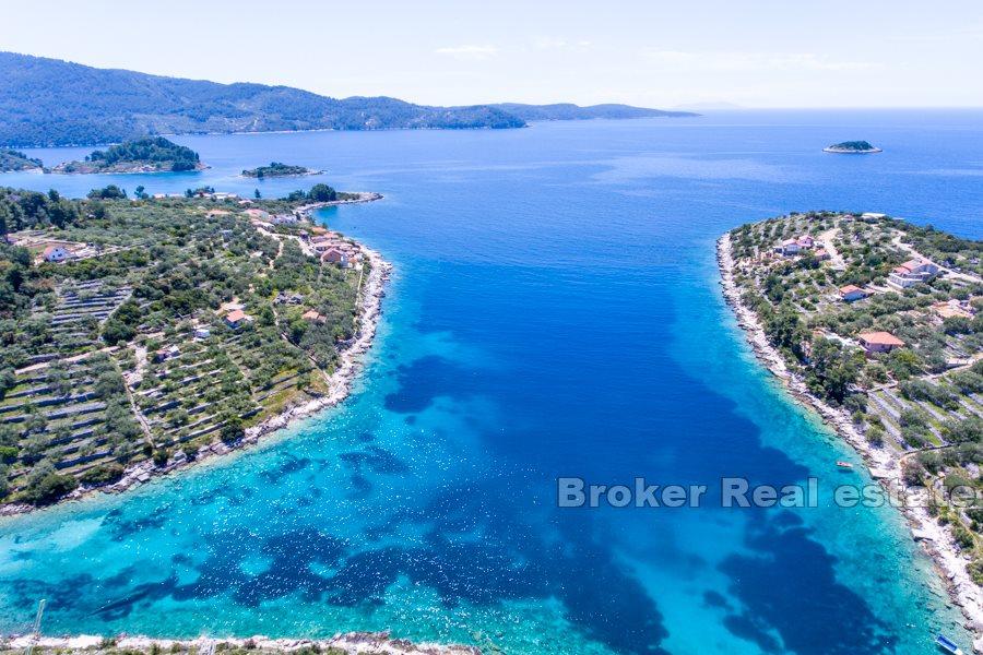 Korcula - Byggeland med åpen havutsikt
