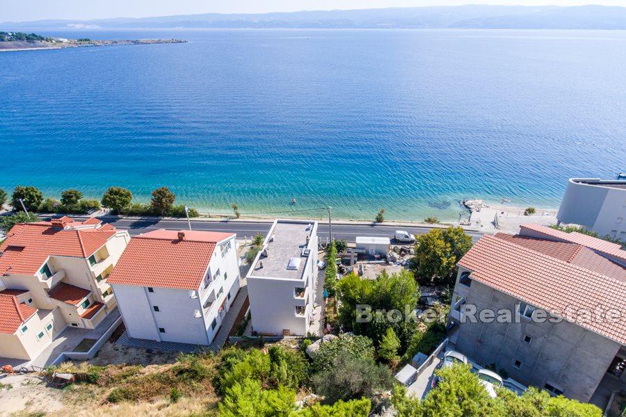 Omis - Terrain constructible au premier rang de la mer