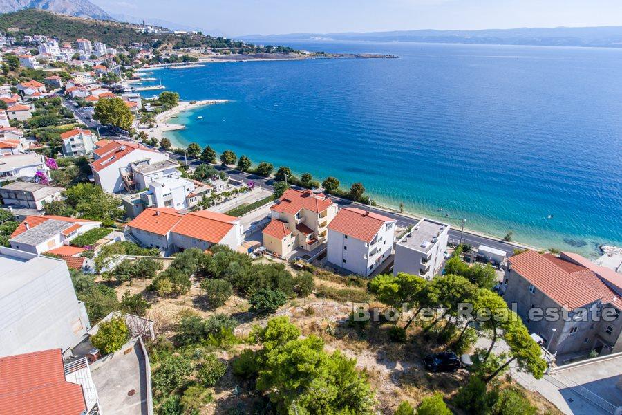 Omis - Terrain constructible au premier rang de la mer