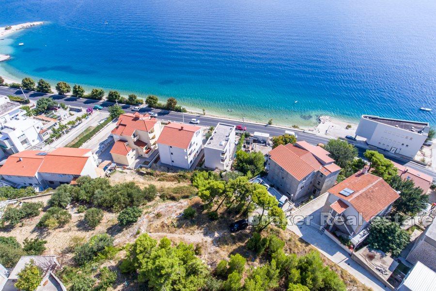 Omis - Terrain constructible au premier rang de la mer