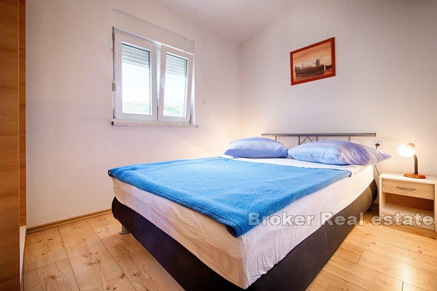 Остров Вис - Многоквартирный дом на первой линии от моря