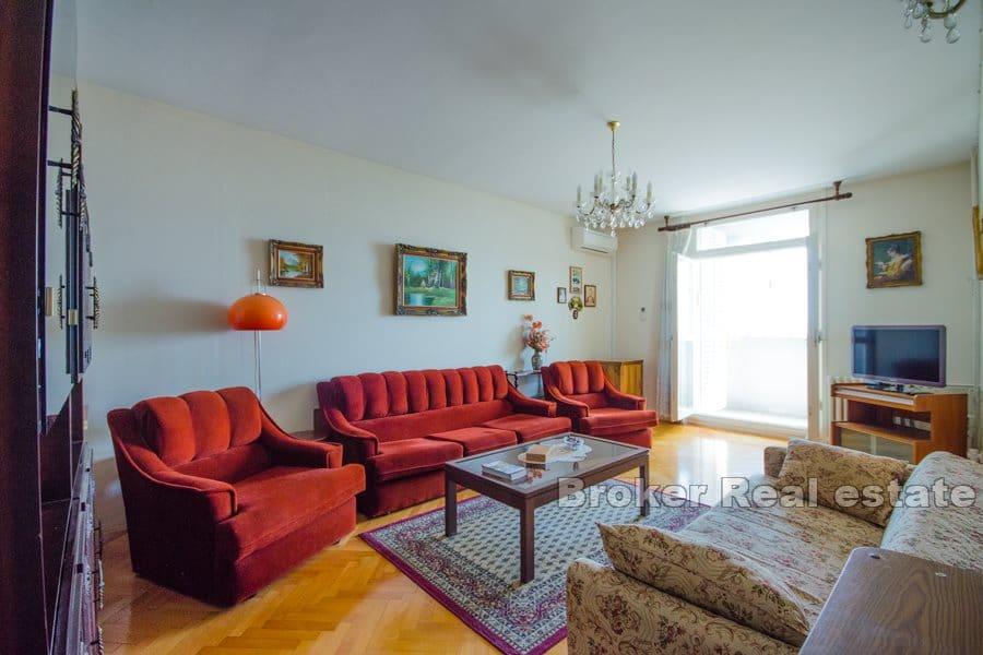 Split - Blatine, appartement avec vue dégagée sur la mer