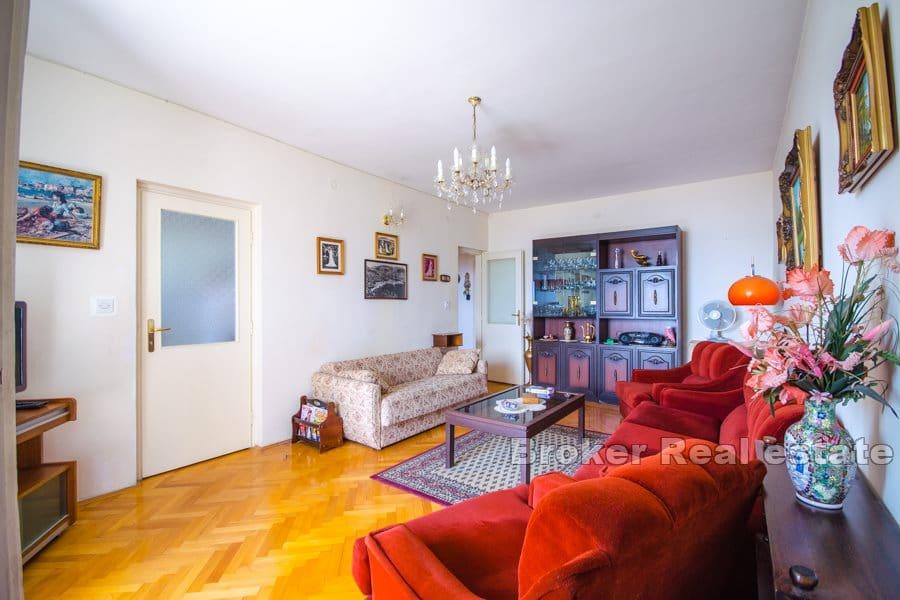 Split - Blatine, appartement avec vue dégagée sur la mer