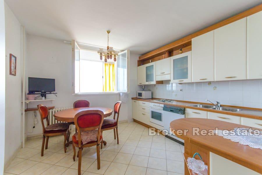 Split - Blatine, appartement avec vue dégagée sur la mer