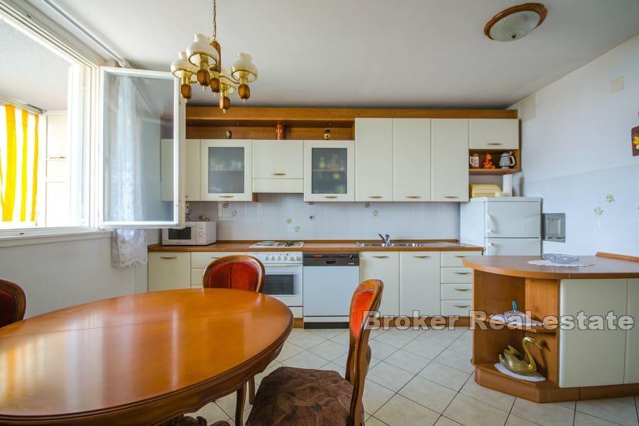 Split - Blatine, appartement avec vue dégagée sur la mer