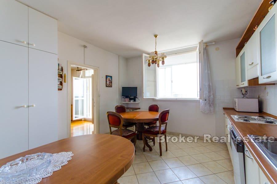 Split - Blatine, appartement avec vue dégagée sur la mer