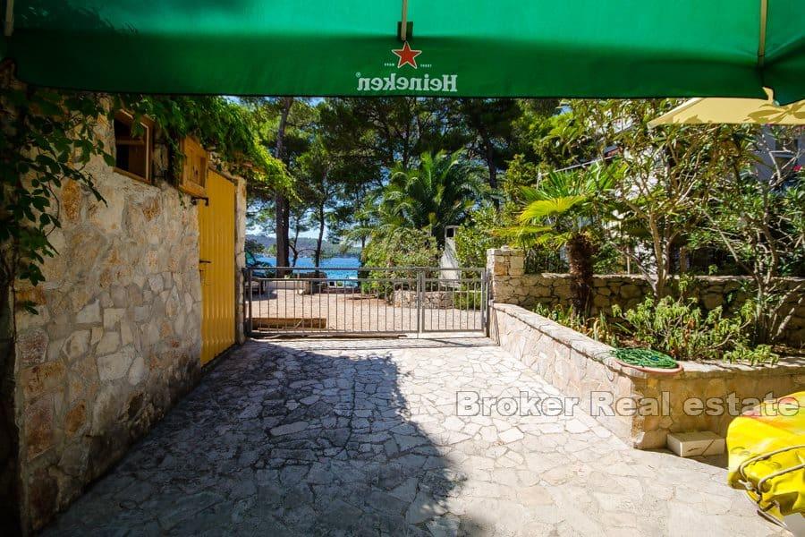 Otok Brač - Kuća u 2. redu do mora